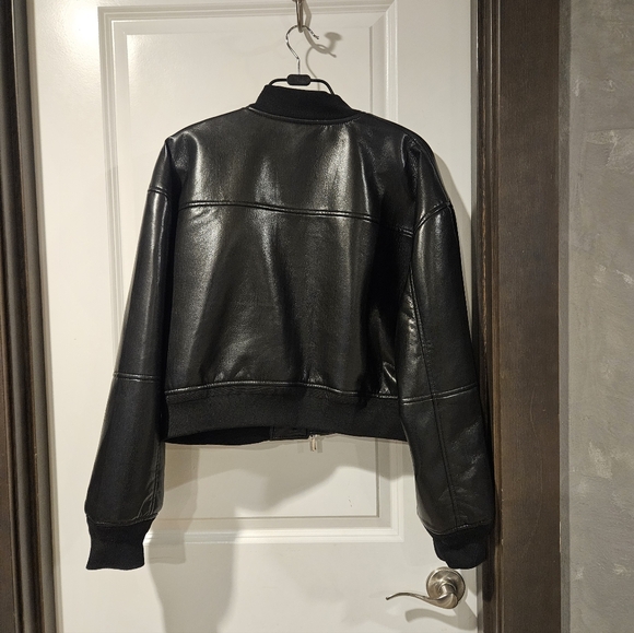 Aritzia Babaton Synergy Bomber - Picture 2 of 3